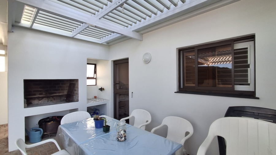 3 Bedroom Property for Sale in Stilbaai Wes Western Cape
